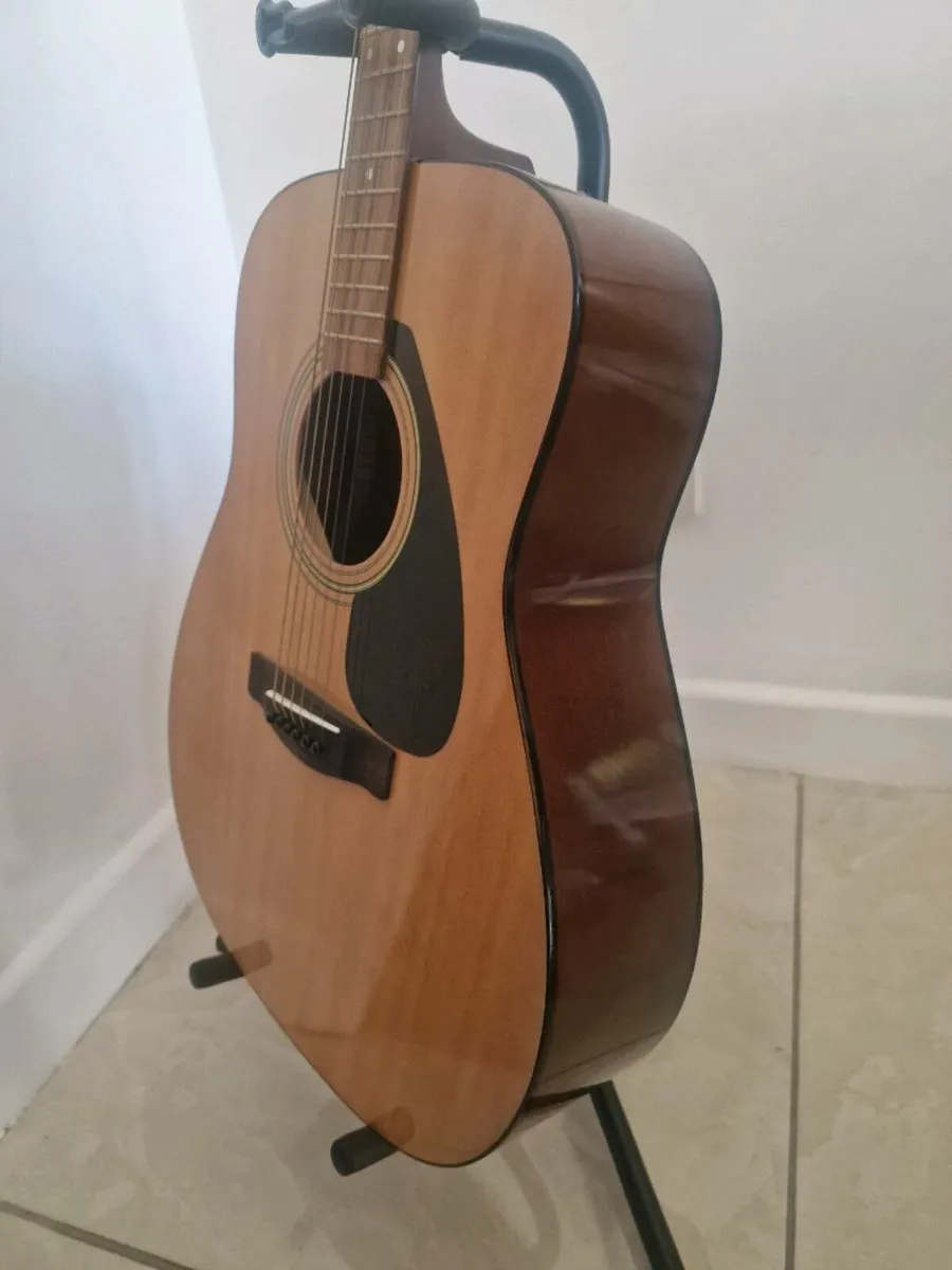 Yamaha F310 Guitar Pack - Image 2