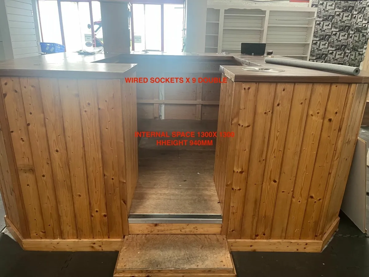 Shop counter, display case & other fittings - Image 2
