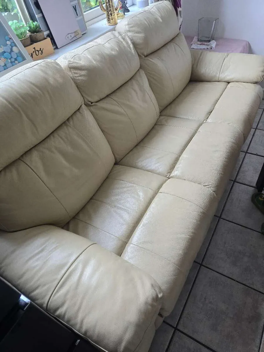sofa - Image 1