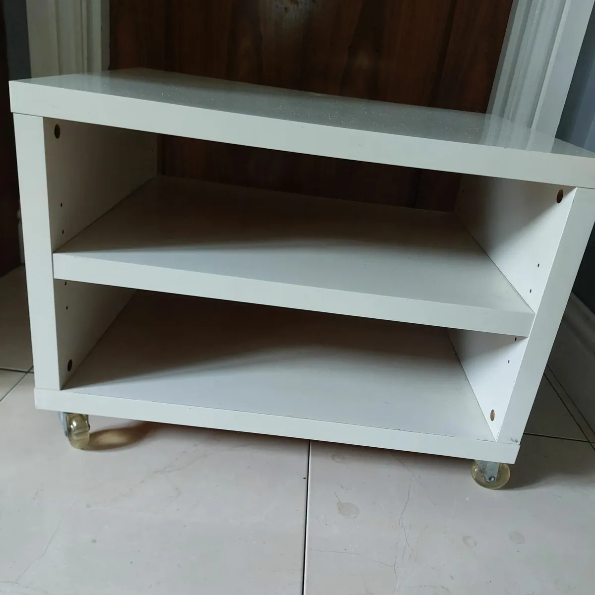 Tv stand on wheels - Image 3