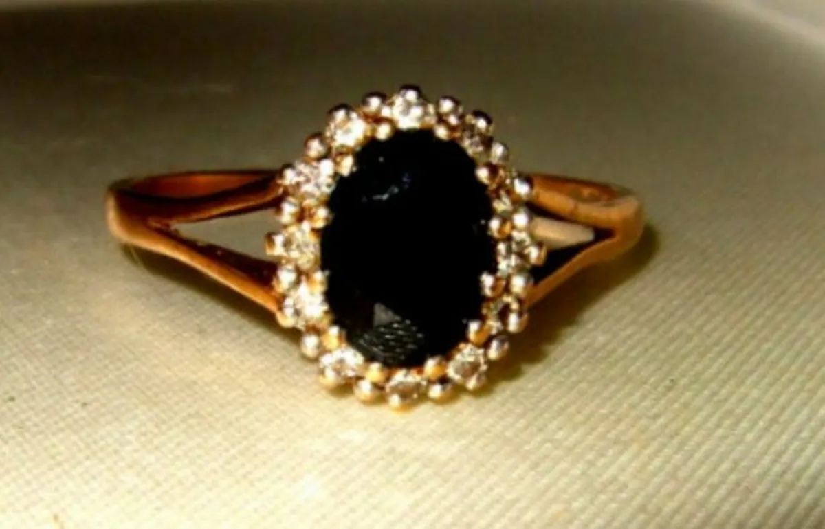 Vintage 9ct Gold Sapphire and Diamond Ring - Image 2