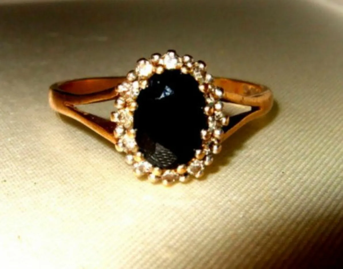 Vintage 9ct Gold Sapphire and Diamond Ring - Image 3