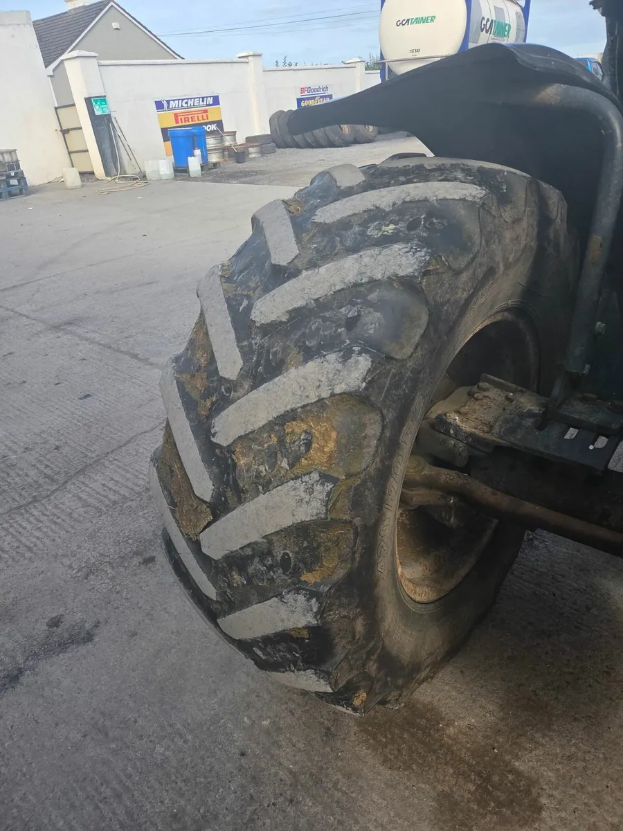 Pair of front tractor tyres - Image 4