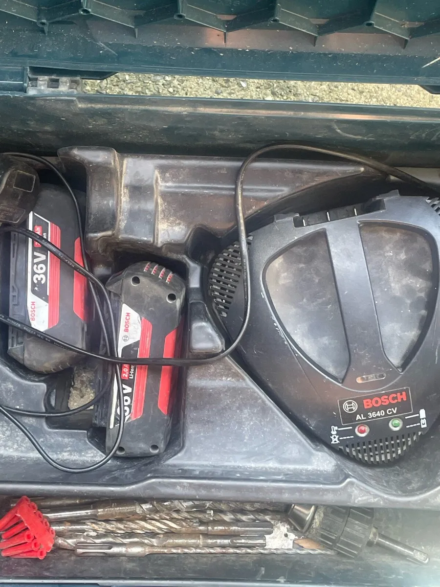 Bosch 36v hammer drill - Image 2