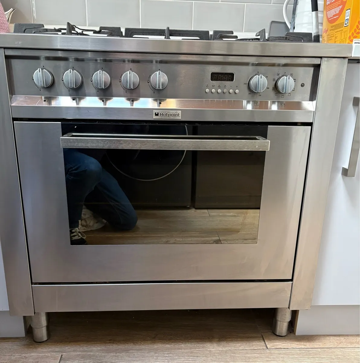 Hotpoint Duel Fuel, Gas Hob and Electric Oven - Image 1