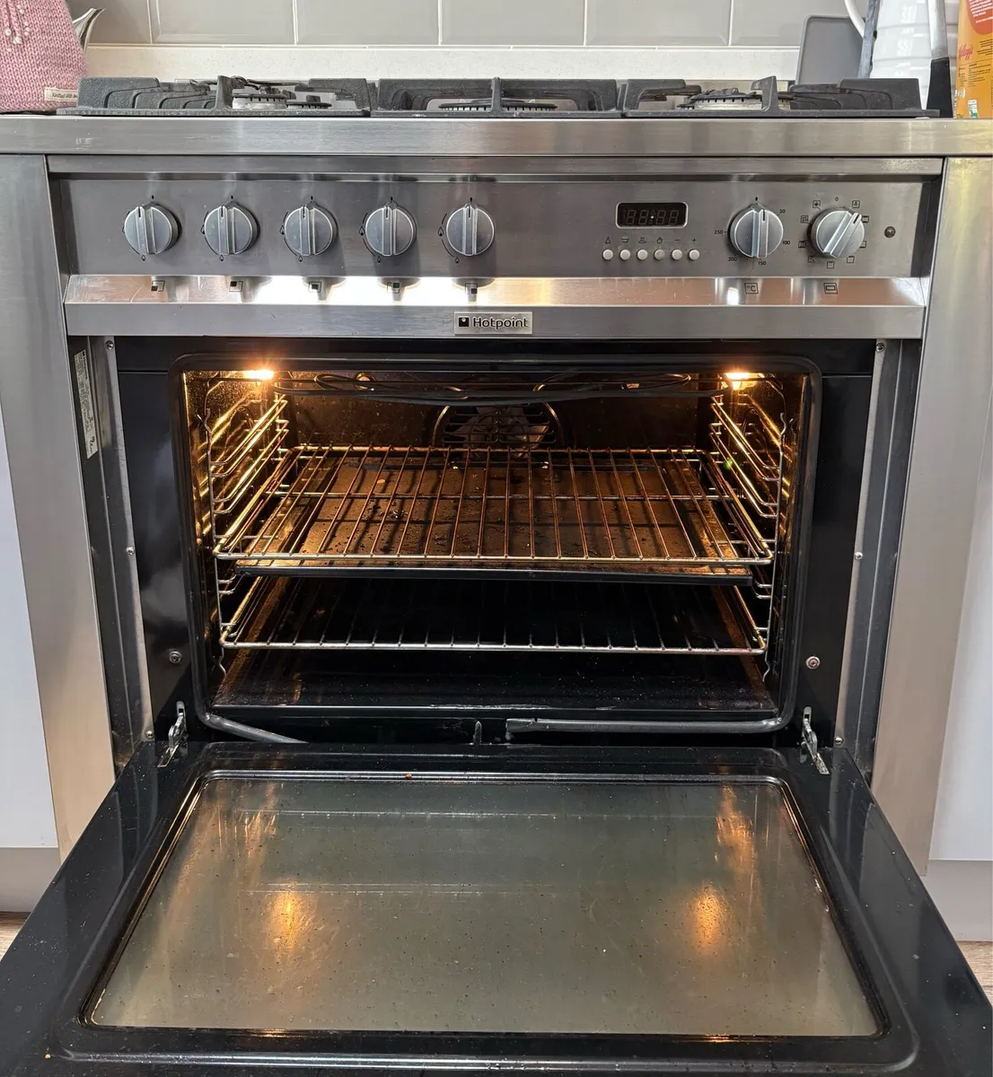 Hotpoint Duel Fuel, Gas Hob and Electric Oven - Image 4