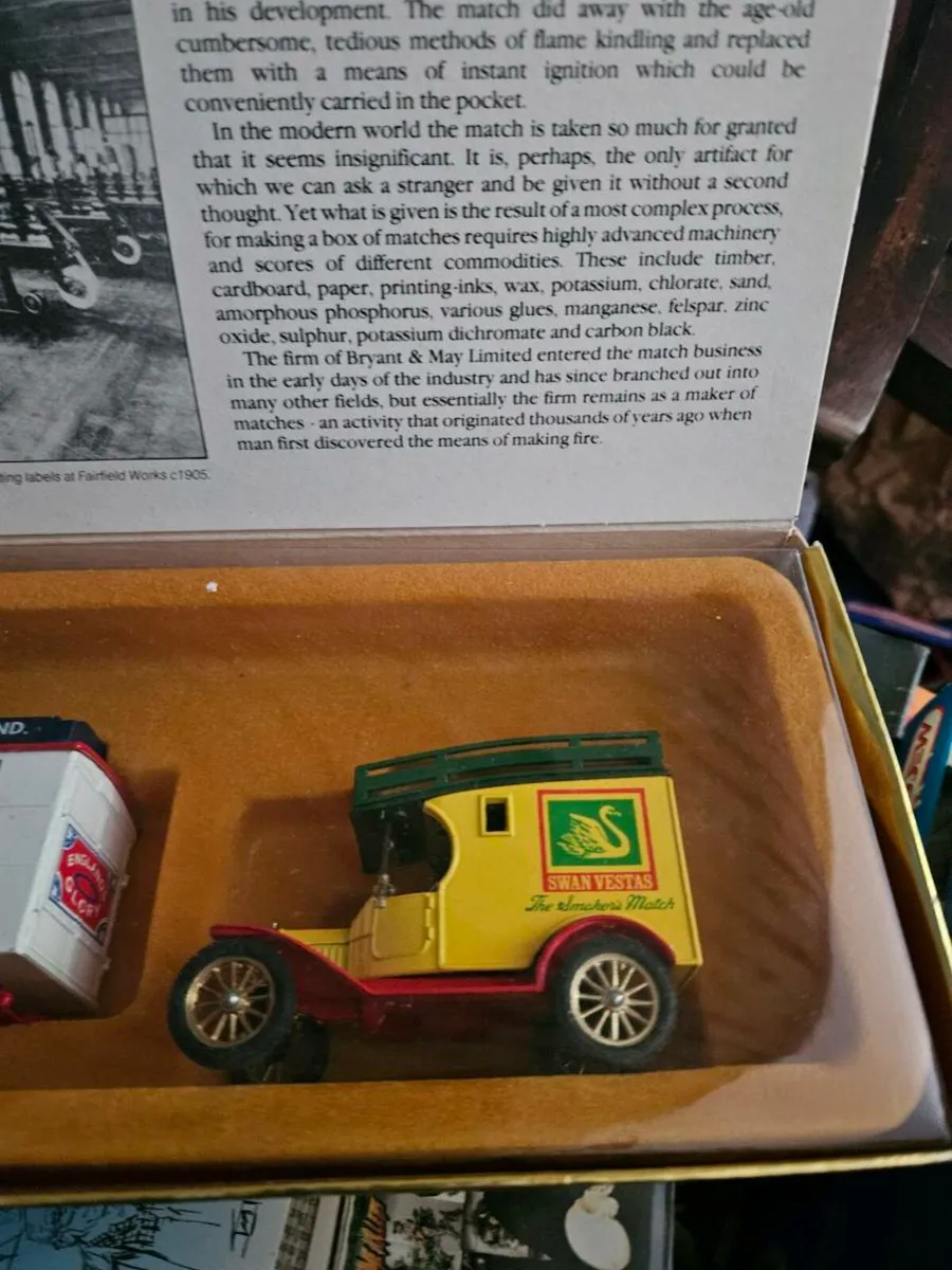 Corgi Delivery Van set - Image 3