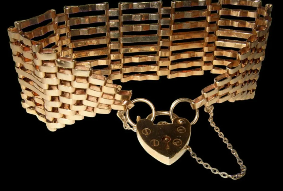 Vintage Hallmarked 9ct Gate/Padlock Bracelet - Image 1