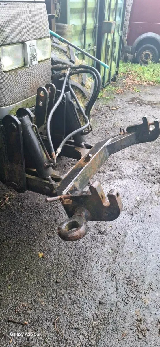 Front linkage for tractor - Image 1