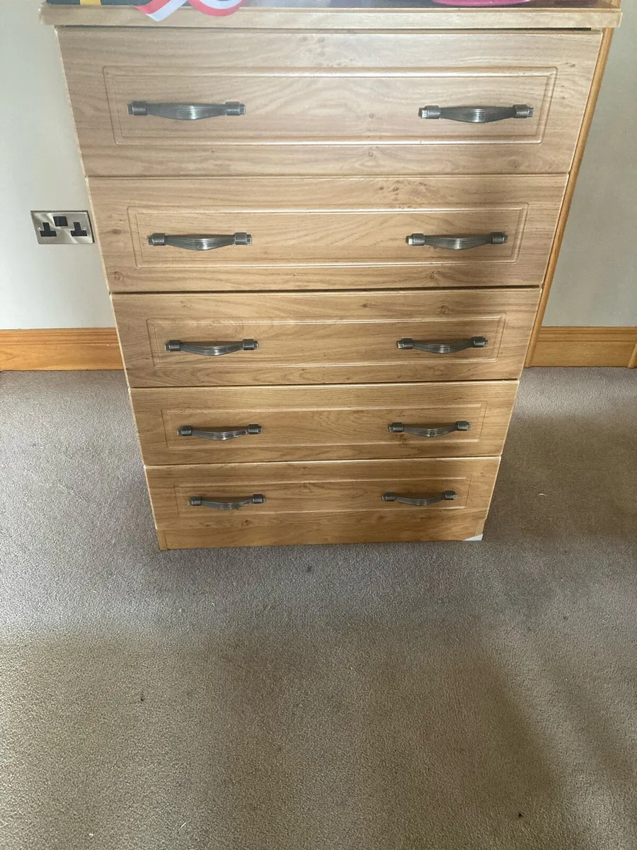 Chest of drawers