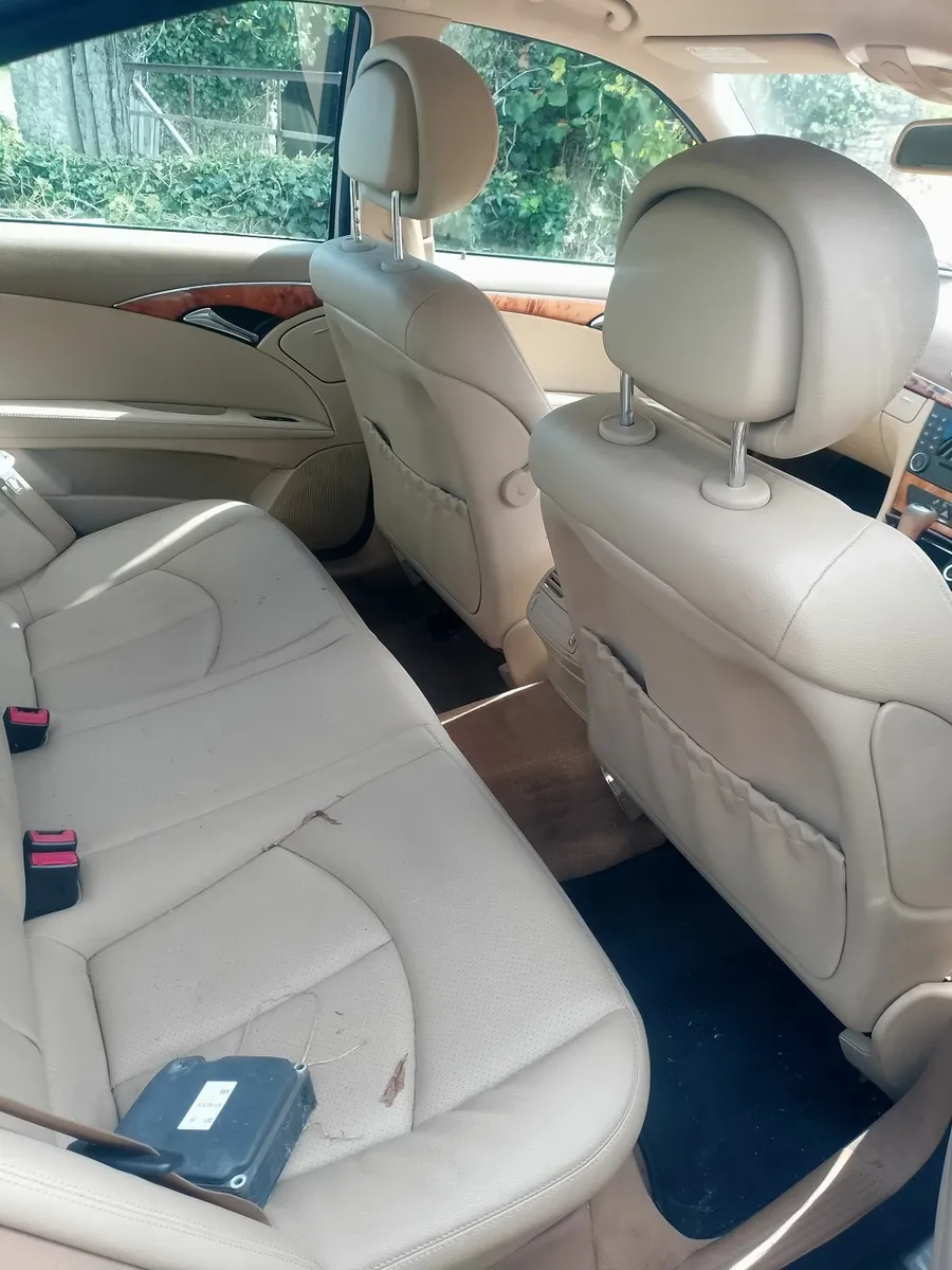 Mercedes Benz E class - Image 4