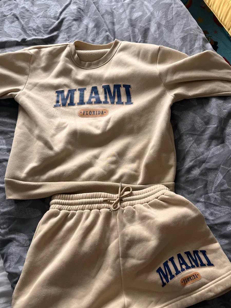 Woman’s clothes bundle - Image 1