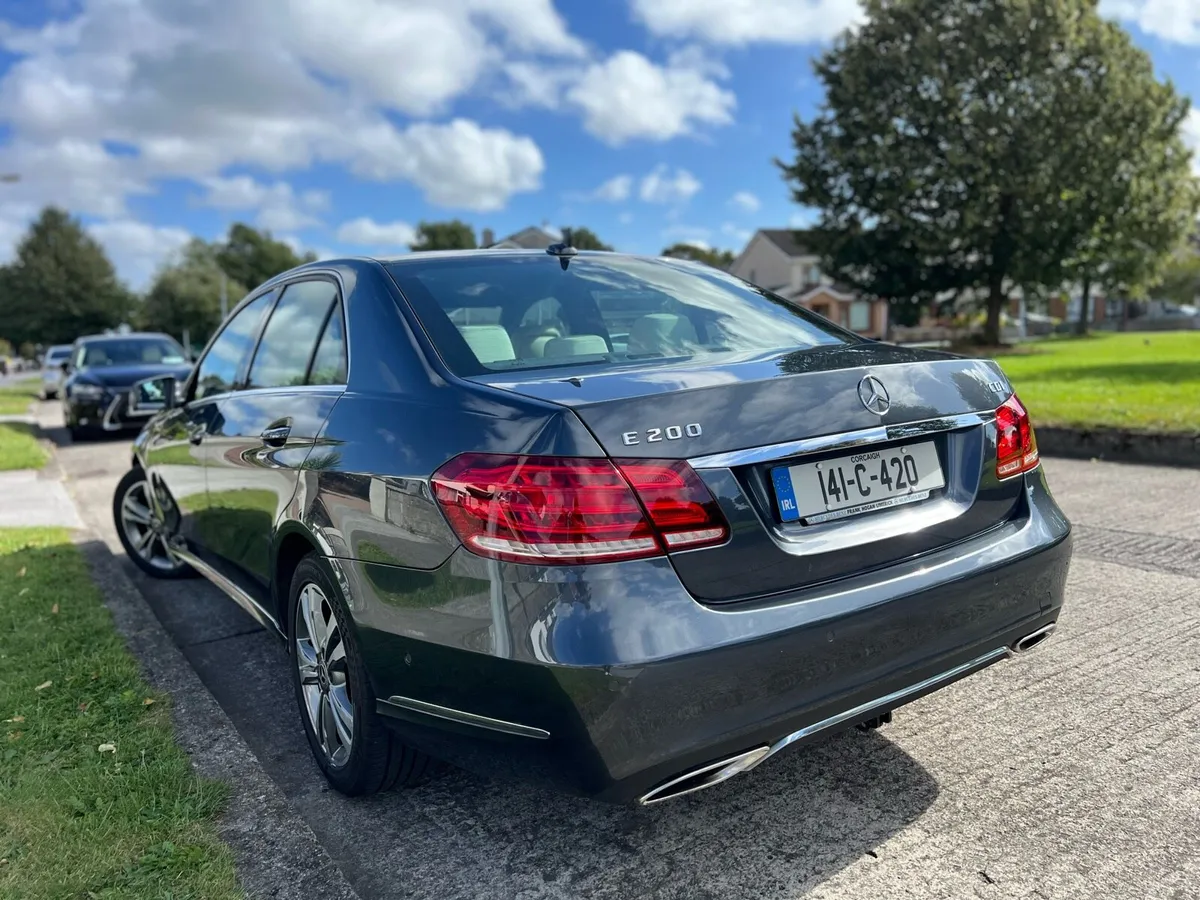 Mercedes Benz E 220 AVANTGARDE - Image 4