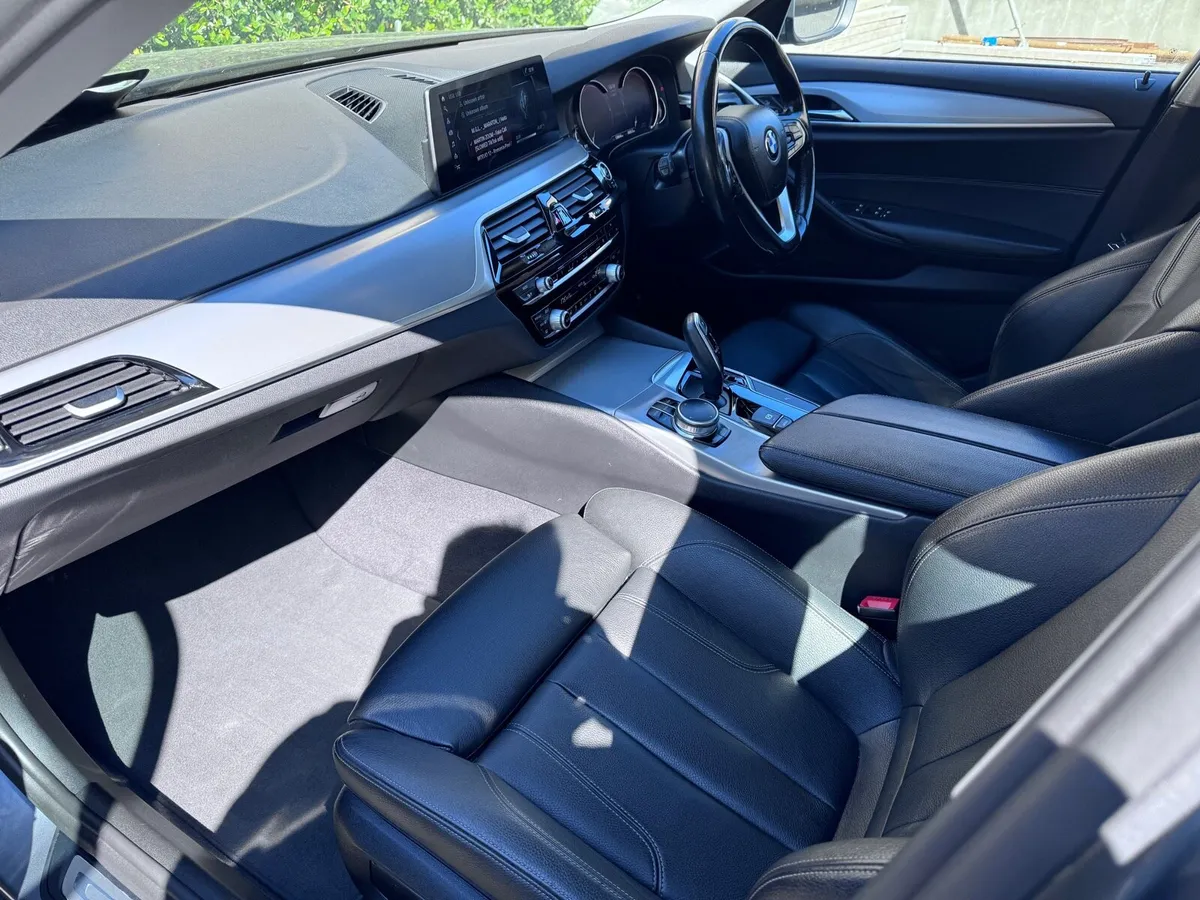 BMW 5-Series 520D - Image 3