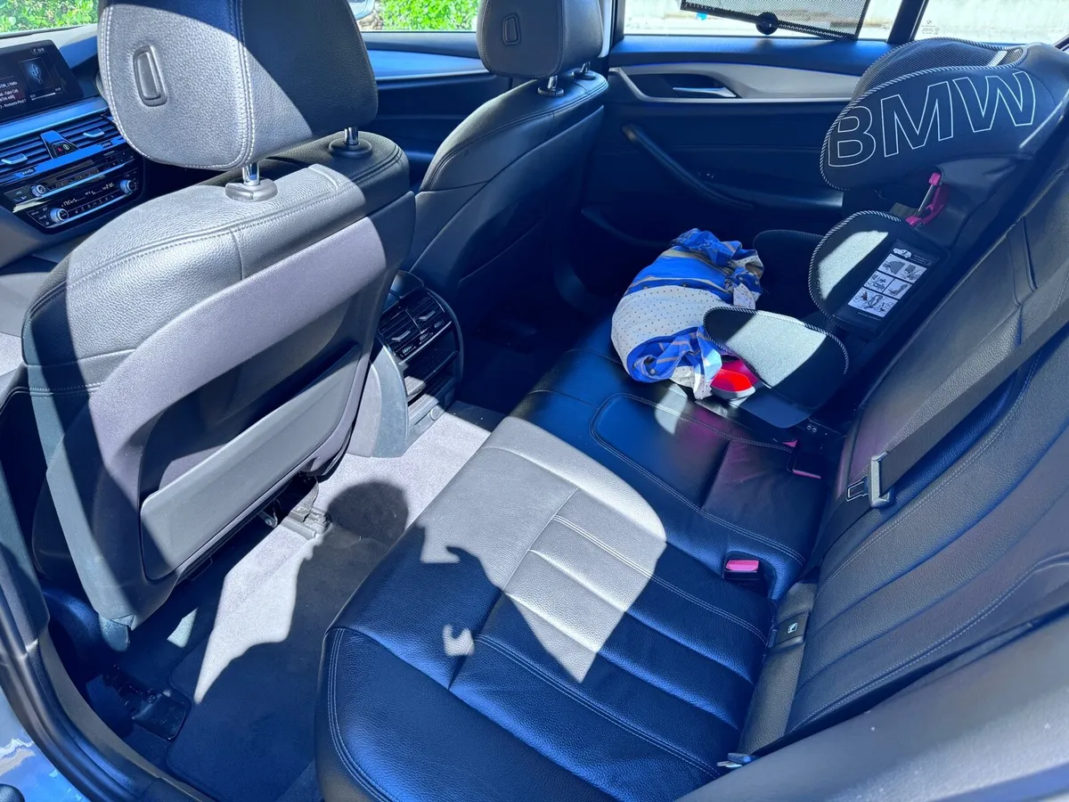 BMW 5-Series 520D - Image 4