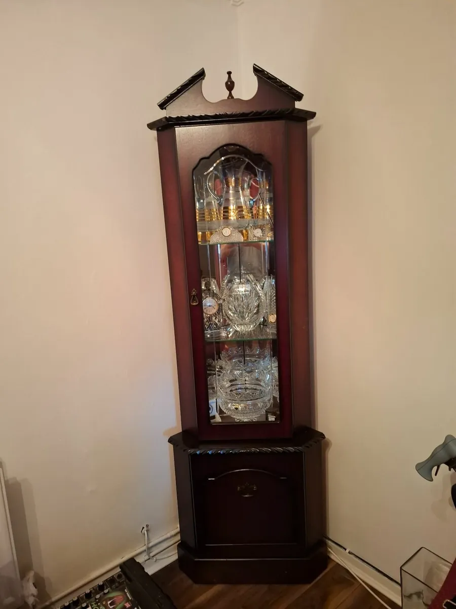 Cabinet - Image 1