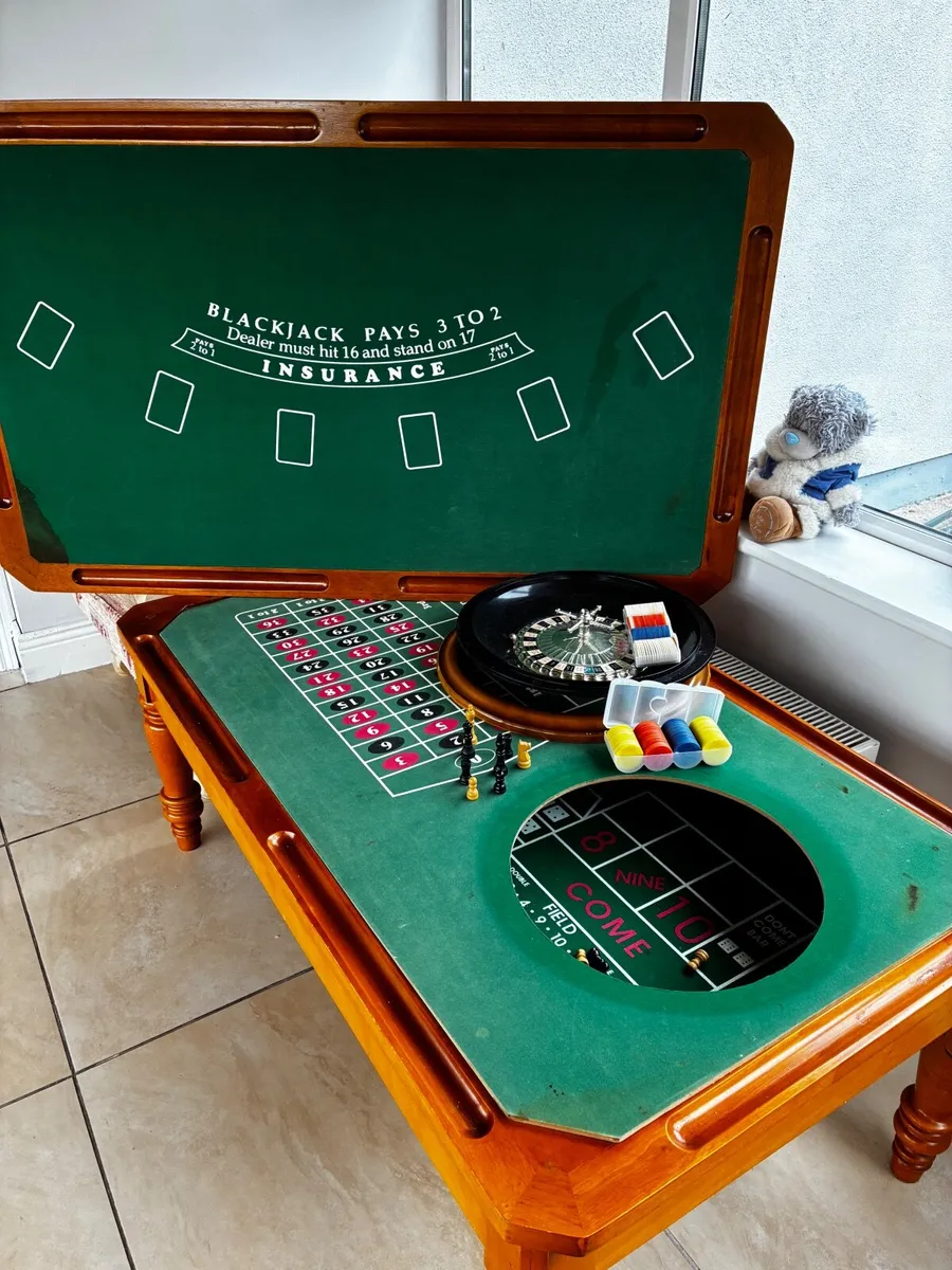 Games coffee table - Image 1