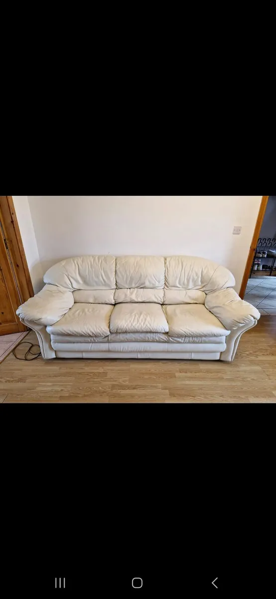 Three piece suite of furniture - Image 1