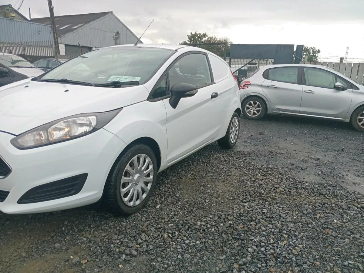 2017 ford fiesta van - Image 3