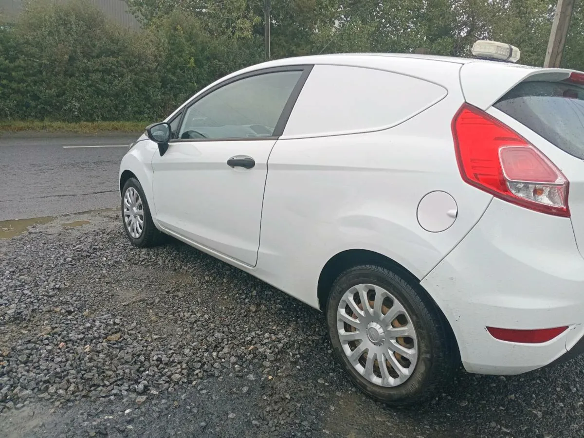 2017 ford fiesta van - Image 4