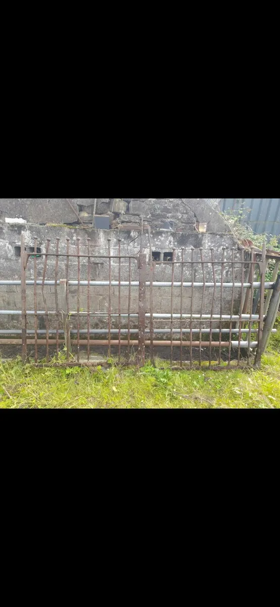 Old forged Gates and oak beams - Image 4