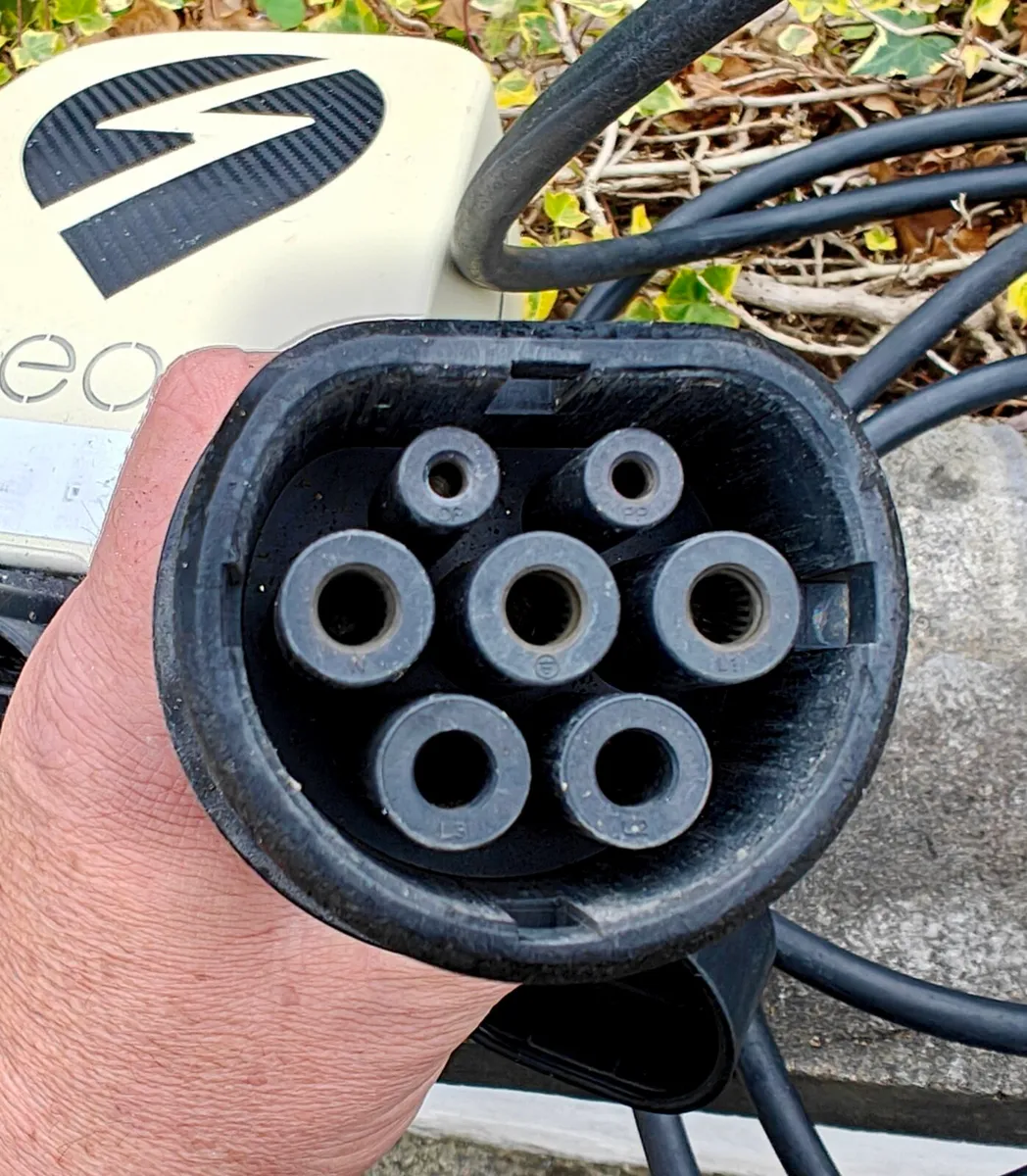 EO tethered EV charger - Image 3