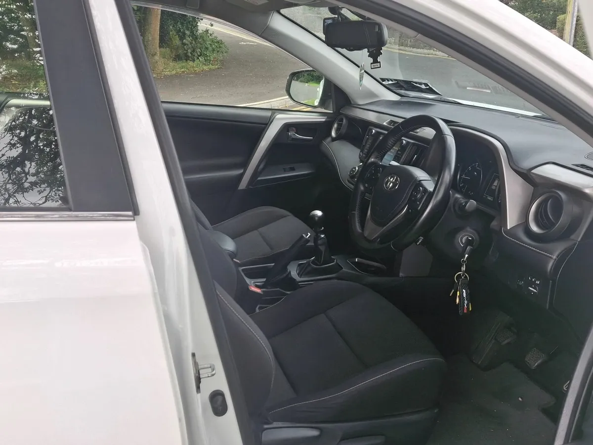 TOYOTA  RAV4  SUV 2.0 D4D - Image 4