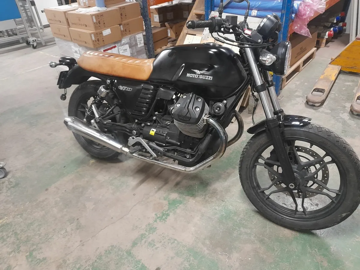 2015  MOTO-GUZZI  V7 Stone   152