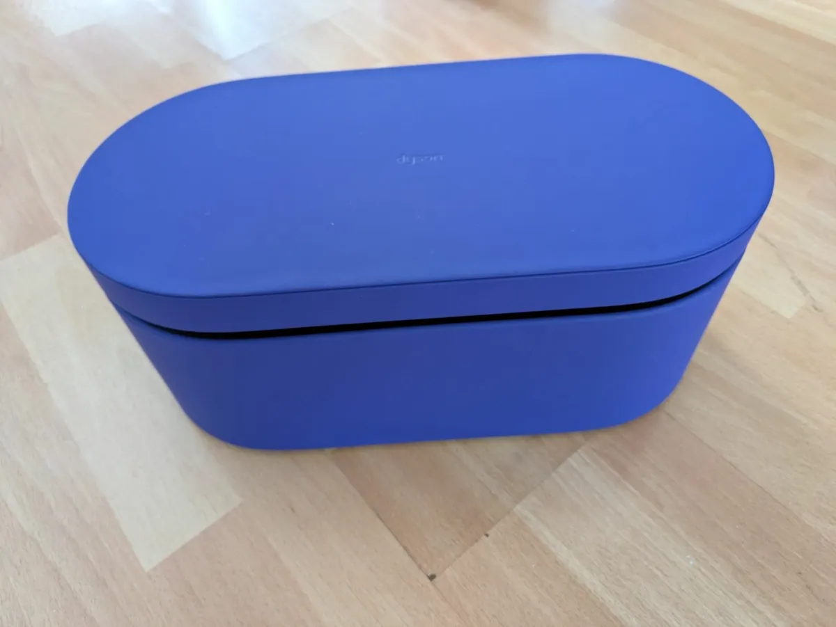 Dyson Airwrap – Like New, Still Under Warranty - Image 2