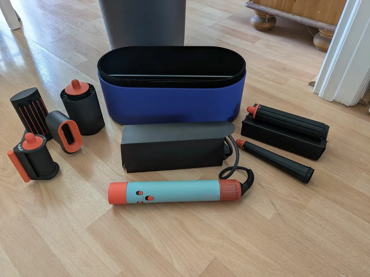 Dyson Airwrap – Like New, Still Under Warranty - Image 3