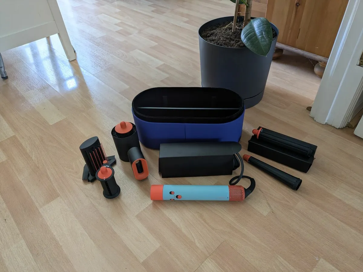 Dyson Airwrap – Like New, Still Under Warranty - Image 4