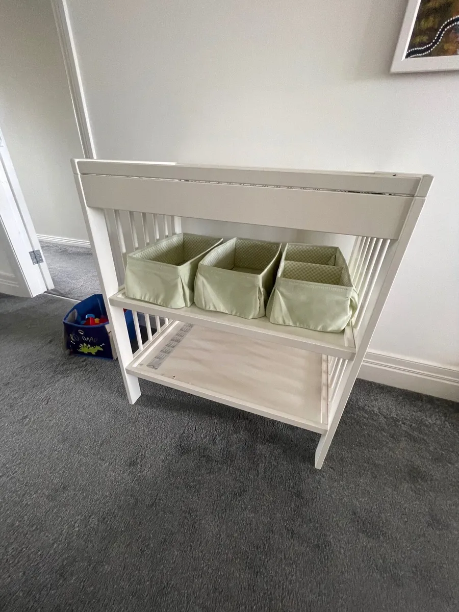 Change table plus nursery bits - Image 1
