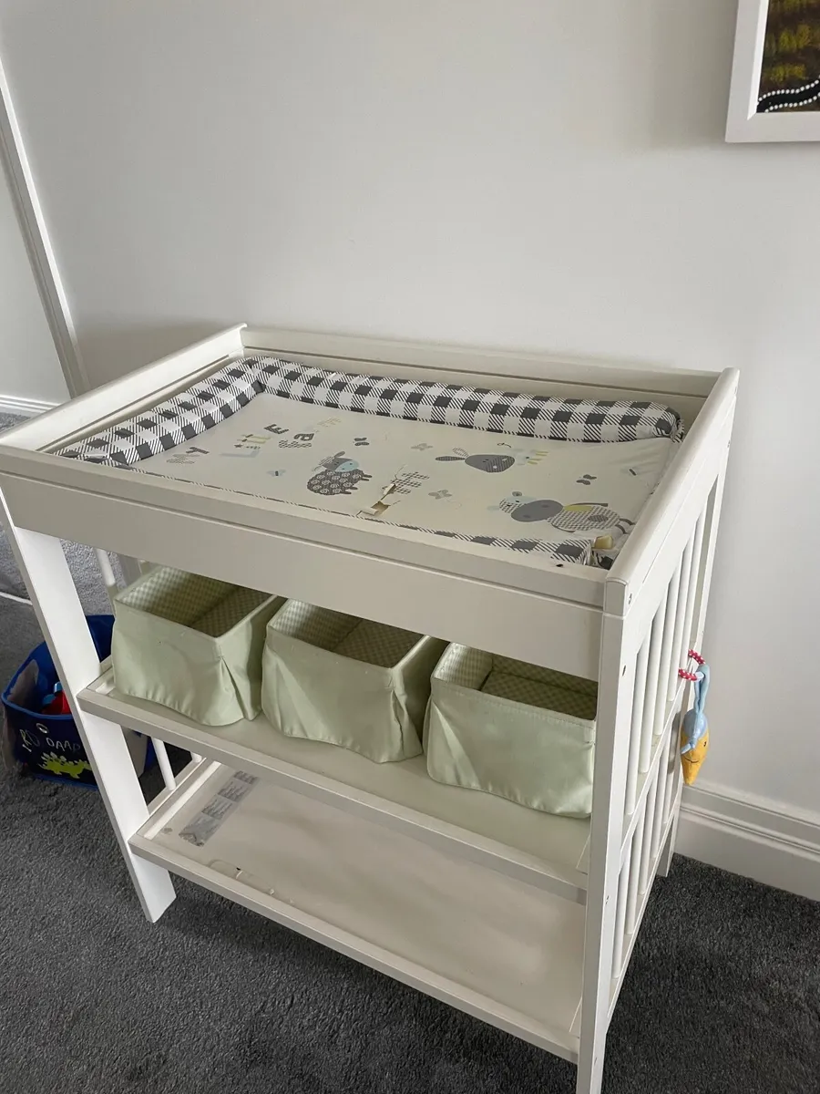 Change table plus nursery bits - Image 2