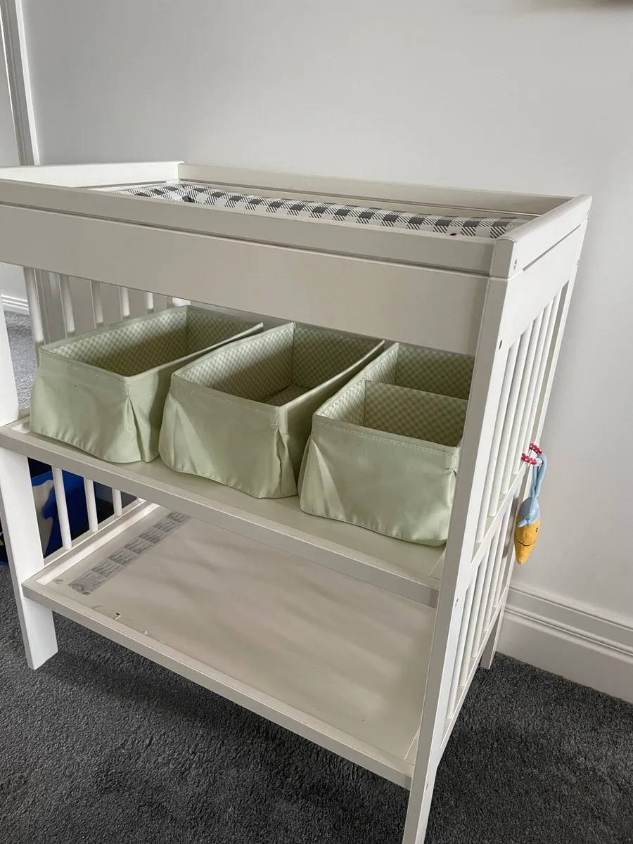 Change table plus nursery bits - Image 3