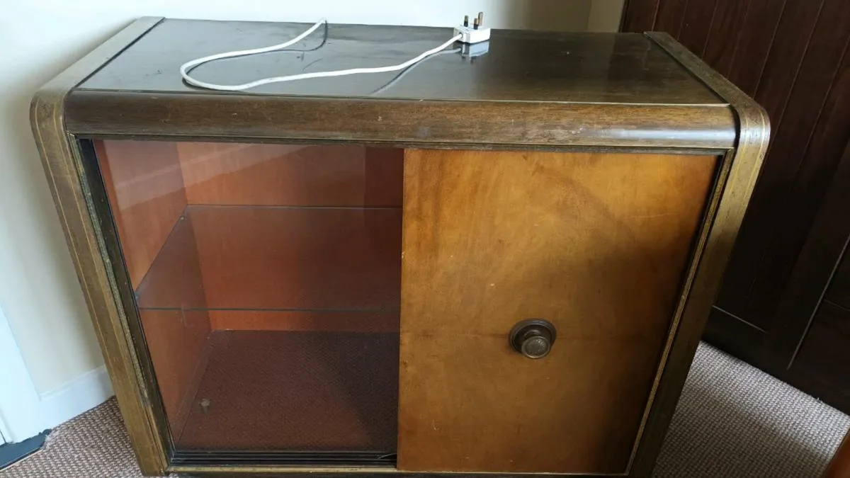 Vintage unit with built-in record player - Image 3