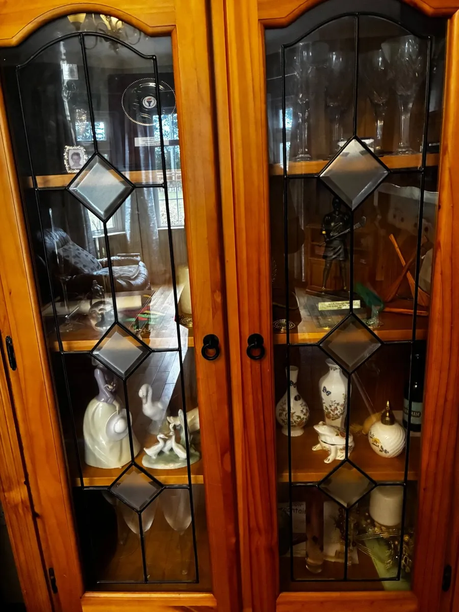 Display cabinets - Image 1
