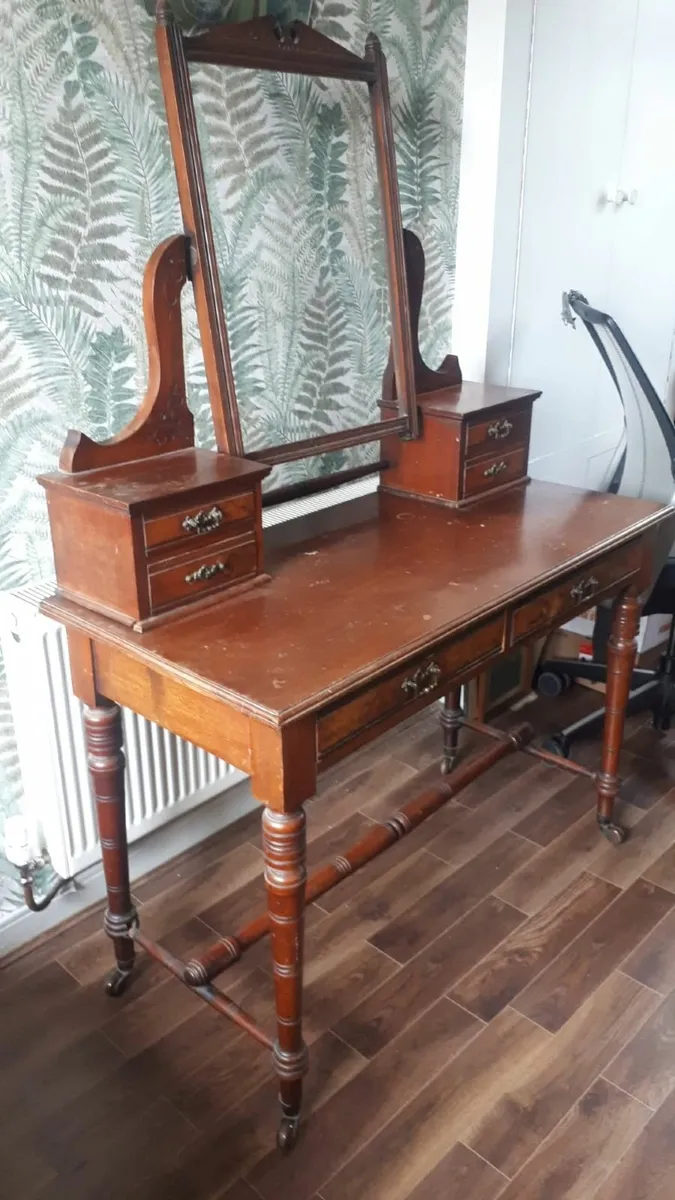 Dressing table