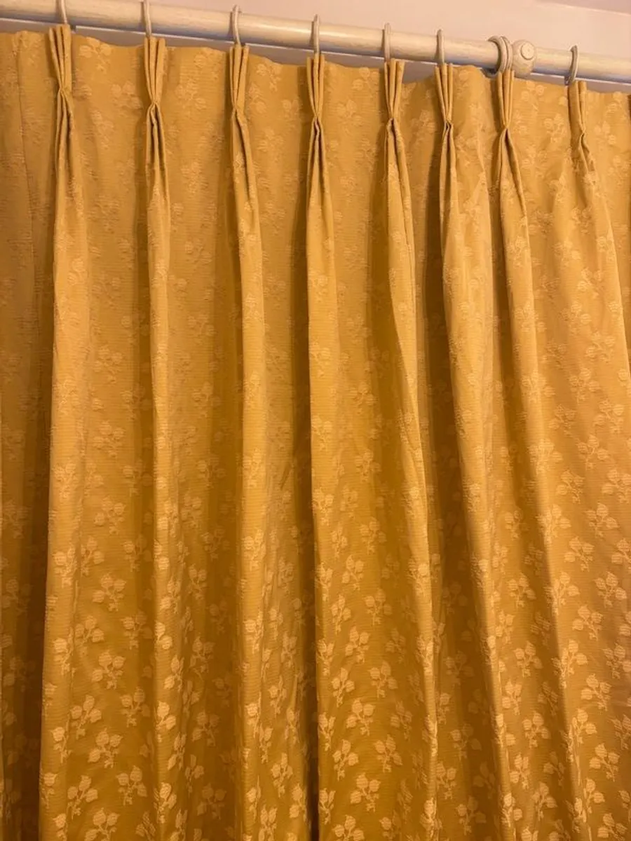 curtains - Image 1