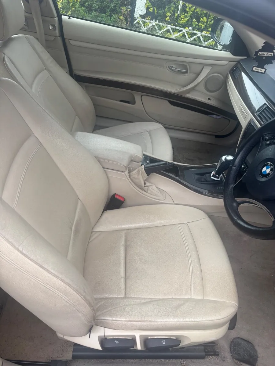 BMW 3-Series 2010 - Image 4