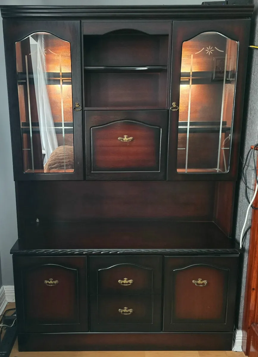 Cabinet - Image 1