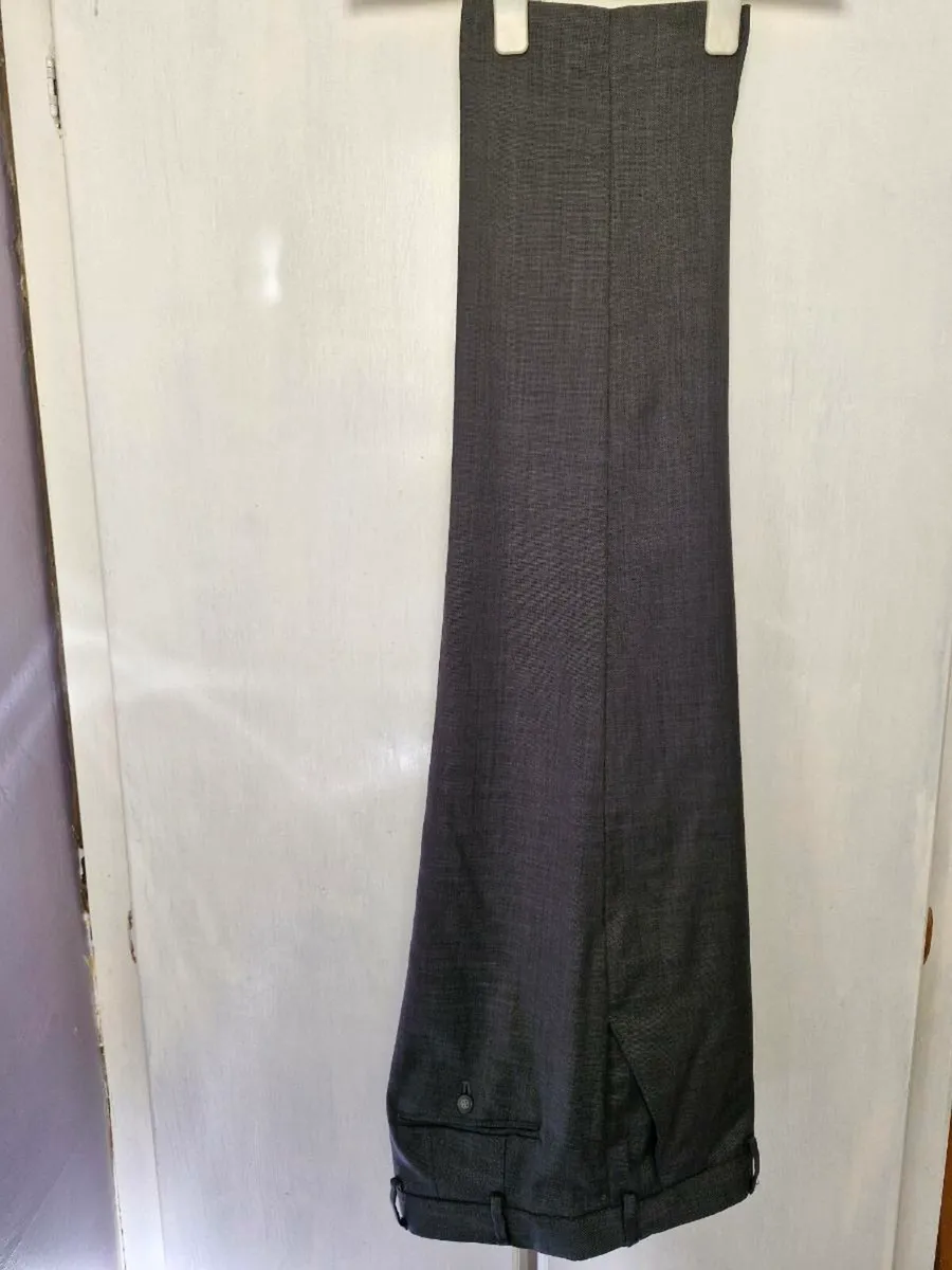 Men's suits - Image 2