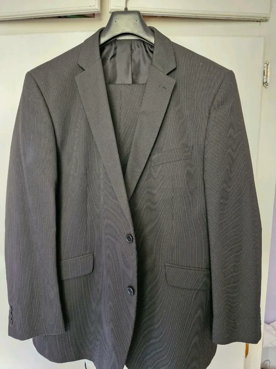 Men's suits - Image 3