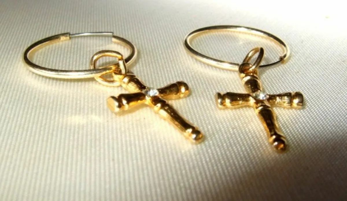 Ex-display 9ct Gold Hoops & Cross Solitaire Charms - Image 3