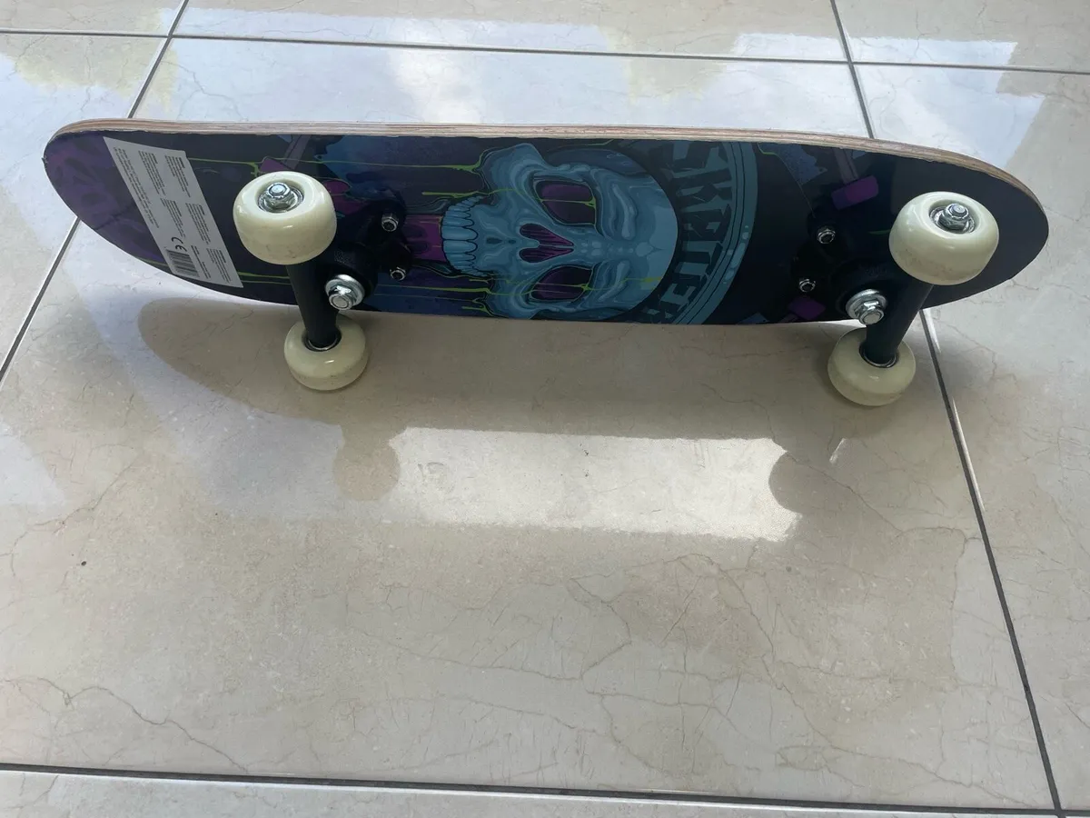 Skateboard - Image 2