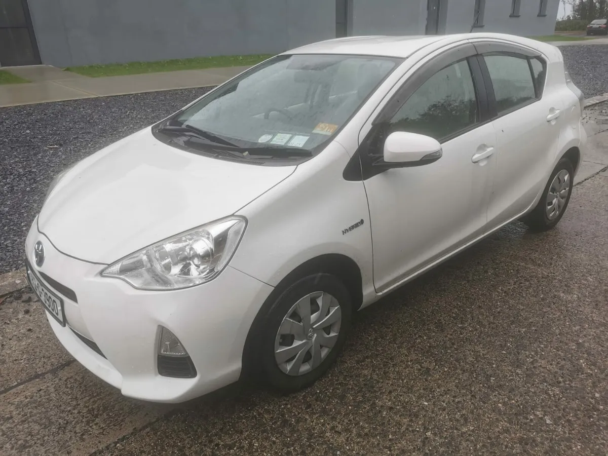 2014 Toyota Aqua - Image 2