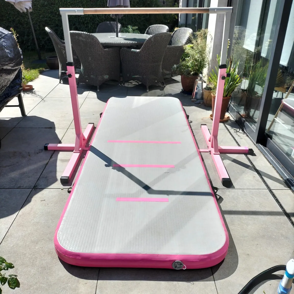 Gymnastic bar and mat - Image 1