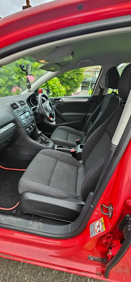 Volkswagen Golf 2010 - Image 4
