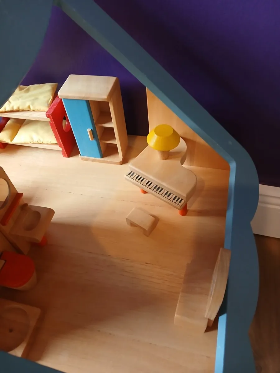 Wooden dollhouse - Image 2
