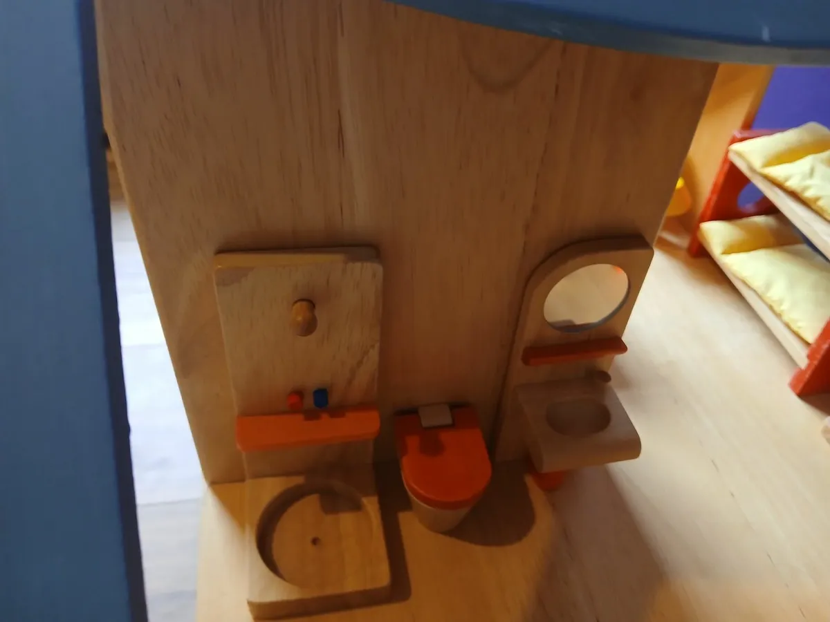 Wooden dollhouse - Image 3