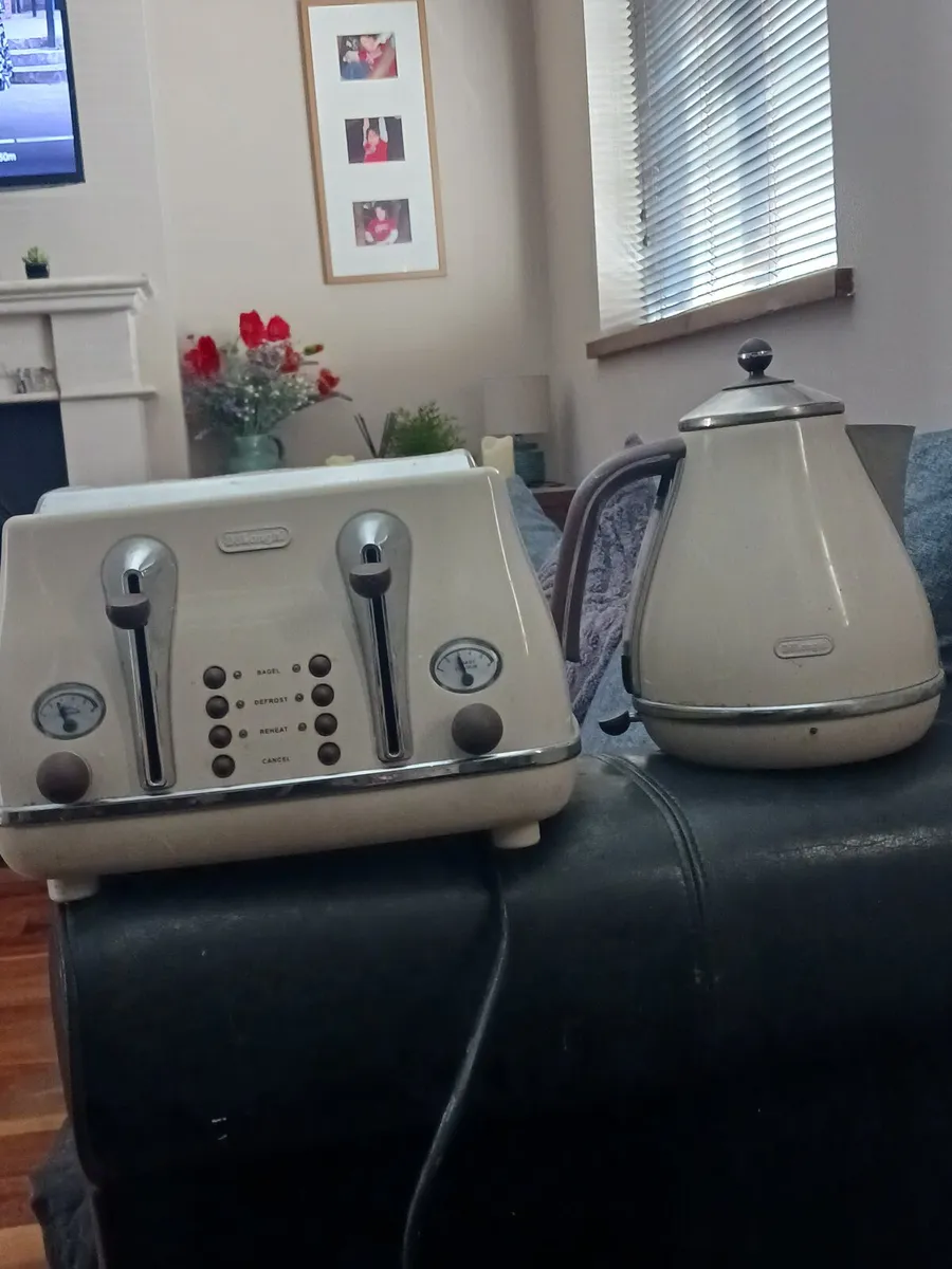 Kettle and toaster - Image 1
